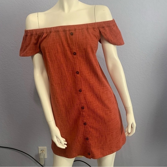 Madewell Fluttery Off-The-Shoulder Texture And Thread Mini Dress - Picture 1 of 6